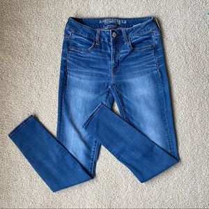 American Eagle | Medium Wash Super Stretch Skinny Jeans